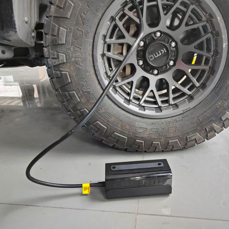 Heavy smart tire inflator&jump starter